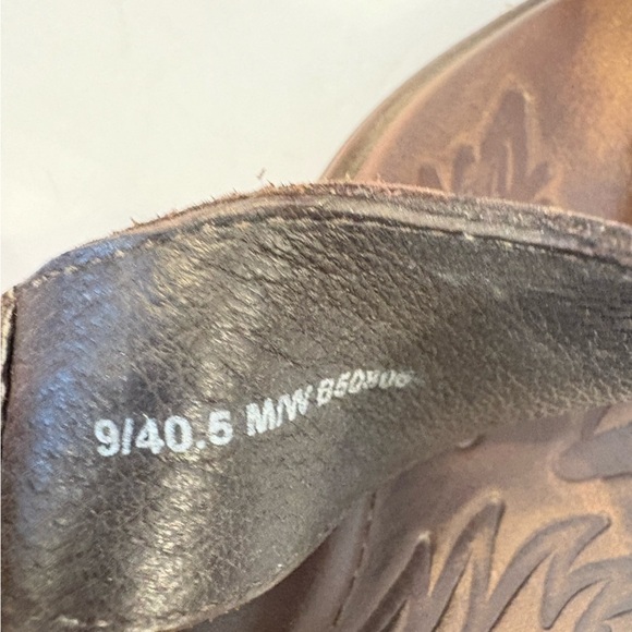 Born brown leather t-strap thong sandals size 9 - Picture 11 of 12